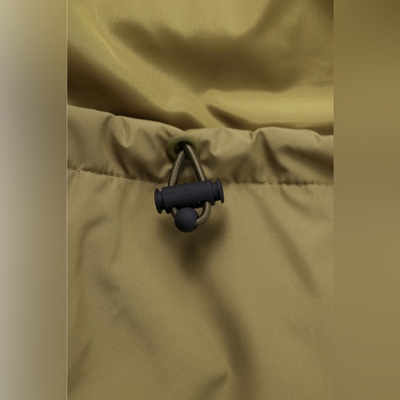 Chicago Puffer Jacket - Golden Leaf | Embassy - Picture 8 of 8